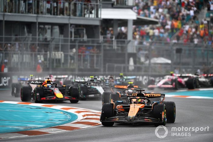 Lando Norris, McLaren, Oscar Piastri, McLaren, Max Verstappen, Red Bull Racing, Andrea Kimi Antonelli, Mercedes