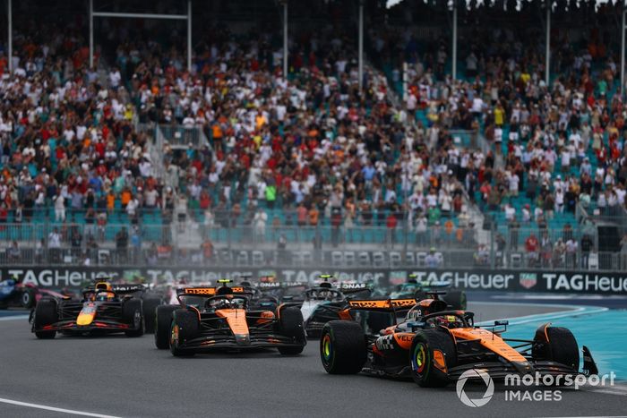 Lando Norris, McLaren, Oscar Piastri, McLaren, Max Verstappen, Red Bull Racing, Andrea Kimi Antonelli, Mercedes