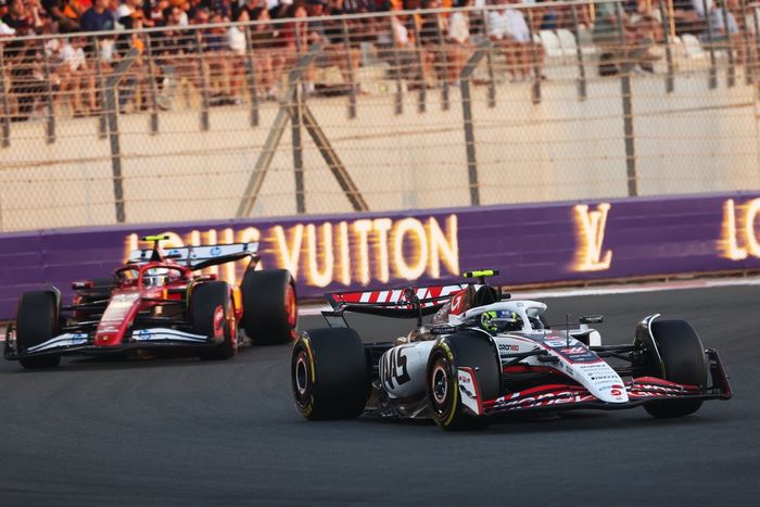 Lewis Hamilton, Ferrari, Oliver Bearman, Haas F1 Team