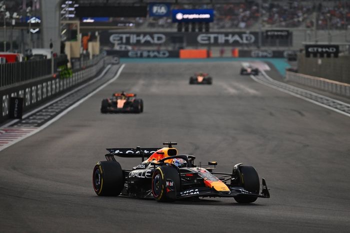 Oscar Piastri, McLaren, Max Verstappen, Red Bull Racing