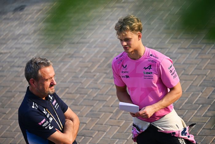 Steve Nielsen, Director General de Alpine F1 con Paul Aron