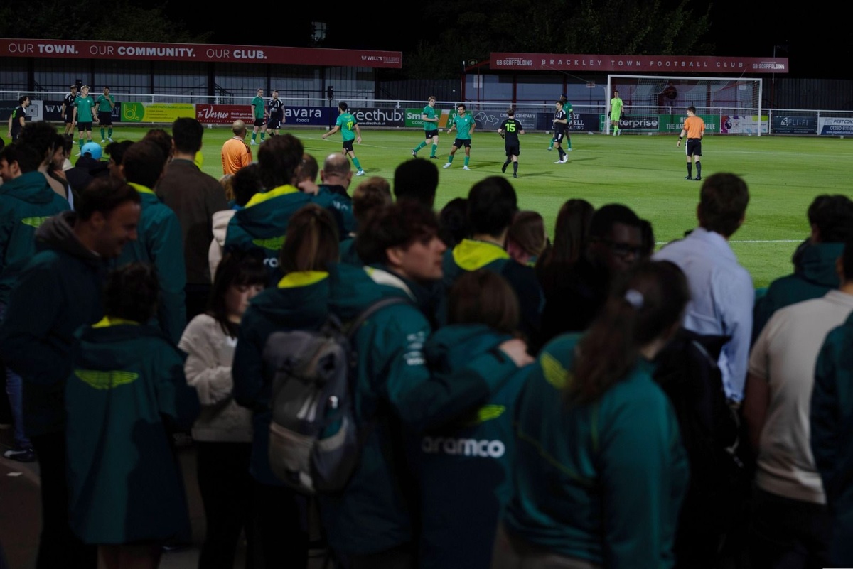 Aston Martin contra Mercedes en un partido de fútbol benéfico: ¿quién ganó? #F1 #FVDigital