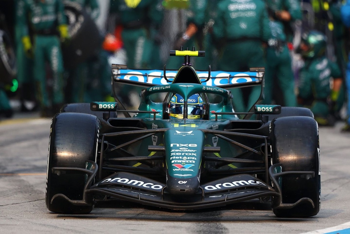 La radio viral de Piastri al descubrir el 8º de Alonso: «El maestro del caos» #F1 #FVDigital