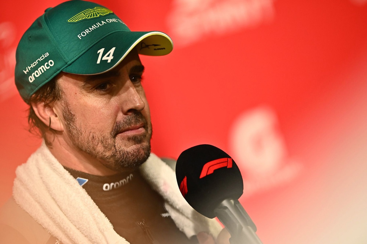 Alonso tendrá su esperada biografía en 2027 con historias inéditas sobre su carrera #F1 #FVDigital