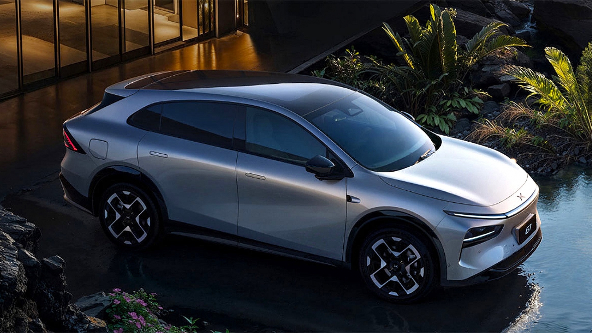 Xpeng revela su competidor directo al Tesla Model Y, Juniper, en tiempo récord tras la filtración de imágenes.