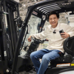 CEO de Xiaomi desafía la renovación del Tesla Model Y: ¡Preparado para la competencia!