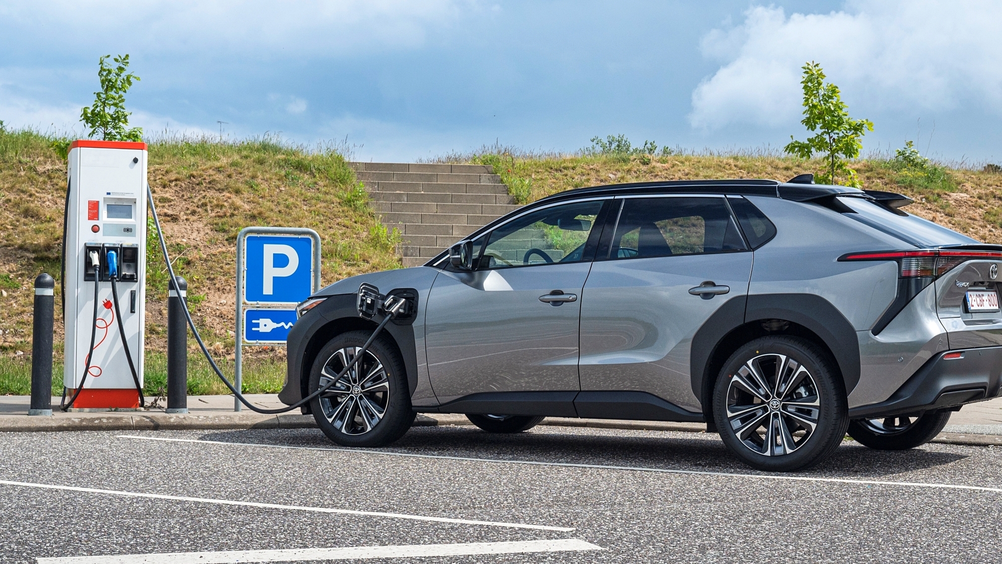 «País líder en producción automotriz en Europa cuestiona viabilidad de metas eléctricas y propone apoyo a industria local»