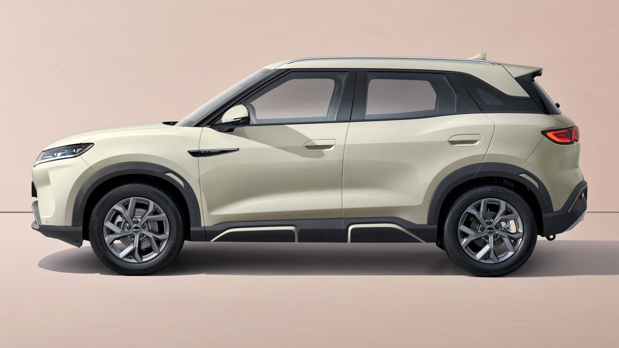 «Novedoso SUV eléctrico de BYD presenta asequibilidad y versatilidad en el mercado español, desbancando al Toyota C-HR en precio y prestaciones de batería»