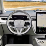 Volvo triunfa con éxito abrumador al introducir un SUV compacto y asequible, alcanzando cifras récord de ventas en 2024.
