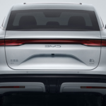BYD presenta un vehículo de 1.000 CV destinado a desafiar al Tesla Model S en rendimiento, a un precio significativamente más asequible.