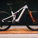 «La incorporación de una nueva bicicleta eléctrica de montaña redefine el exclusivo grupo de las ‘trail light'»