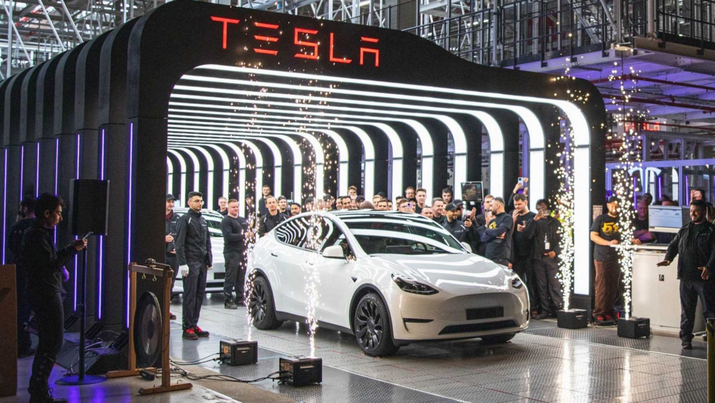 Tesla acelera el paso: Inicia producción del Model Y en Europa abruptamente