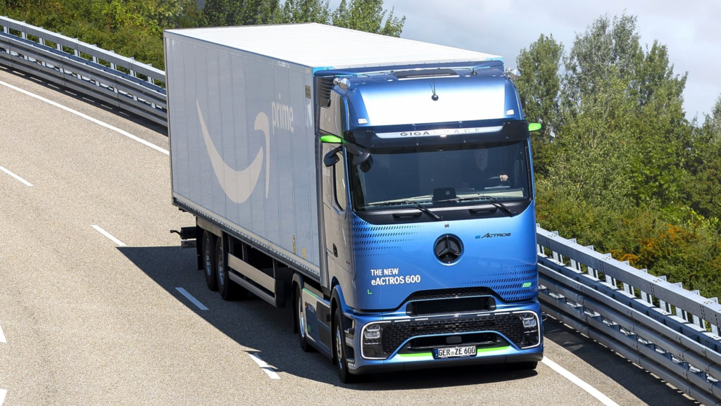«Amazon realiza histórico encargo de 202 camiones eléctricos a Mercedes-Benz, desafiando al Tesla Semi»