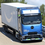 «Amazon realiza histórico encargo de 202 camiones eléctricos a Mercedes-Benz, desafiando al Tesla Semi»