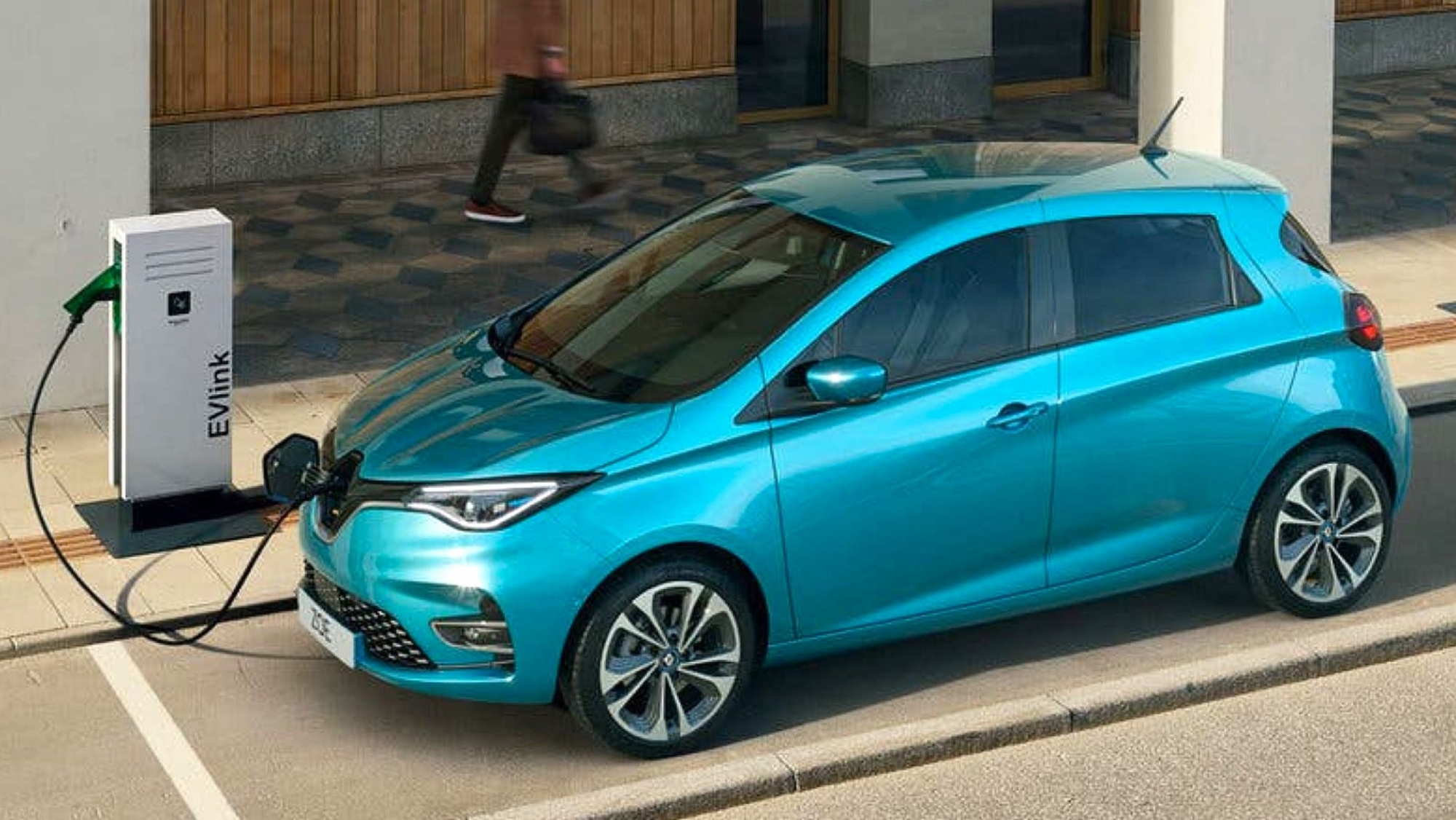 «Récord sin precedentes en España: Incremento exponencial en las ventas de vehículos eléctricos usados al reducirse los precios»