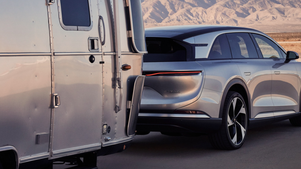 Comienzan las primeras entregas del revolucionario SUV eléctrico que desafía a Tesla y Elon Musk