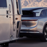 Comienzan las primeras entregas del revolucionario SUV eléctrico que desafía a Tesla y Elon Musk