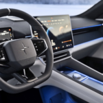 Polestar anuncia la fecha de lanzamiento de su SUV eléctrico compacto de gama accesible, desafiando a rivales como el BMW iX1.