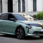 Lancia Ypsilon EV 2024: Detalles completos de precio, motorización y diseño interior