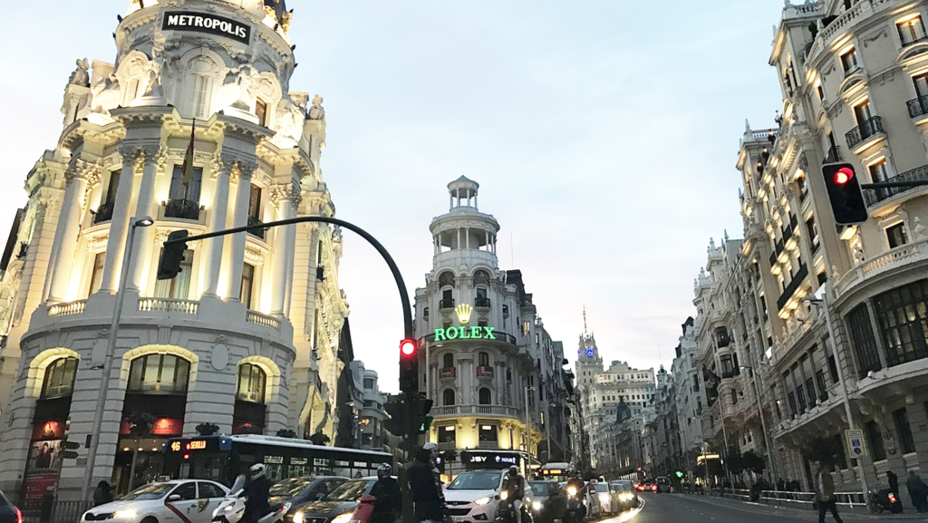 «Informe insta a España a abordar urgentemente la problemática de los vehículos obsoletos en circulación, planteando un riesgo significativo»