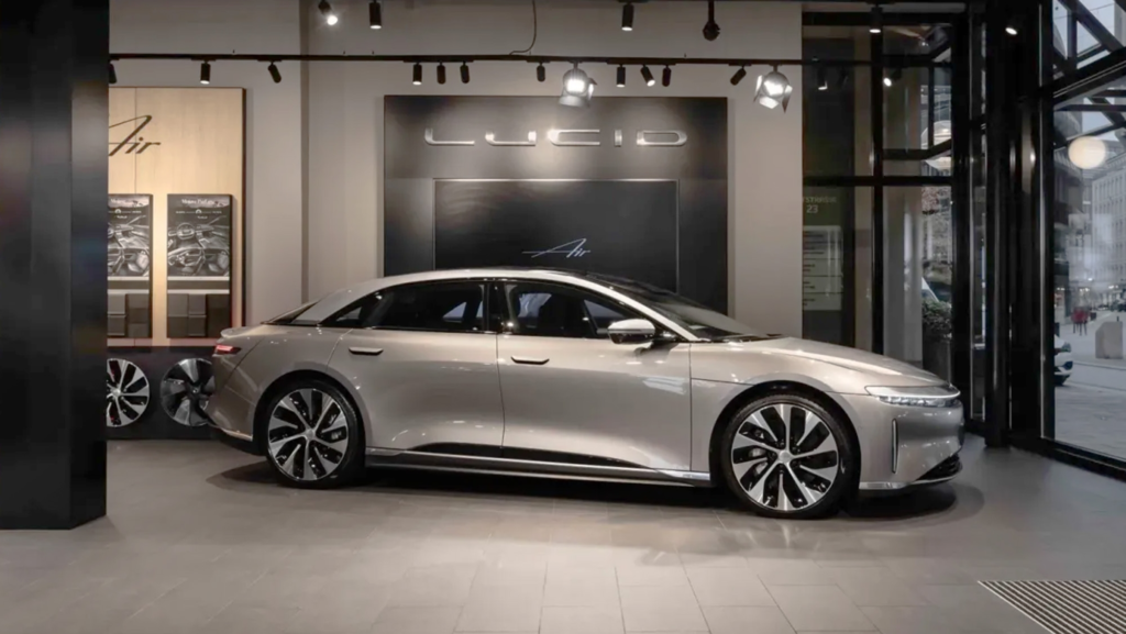 «Expansión en Europa de la marca líder en coches eléctricos de mayor eficiencia: innovadores modelos y expansión de red de sucursales»