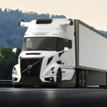 El CEO de NVIDIA desmiente mito sobre coches autónomos: «La plena autonomía aún no es una realidad cercana».