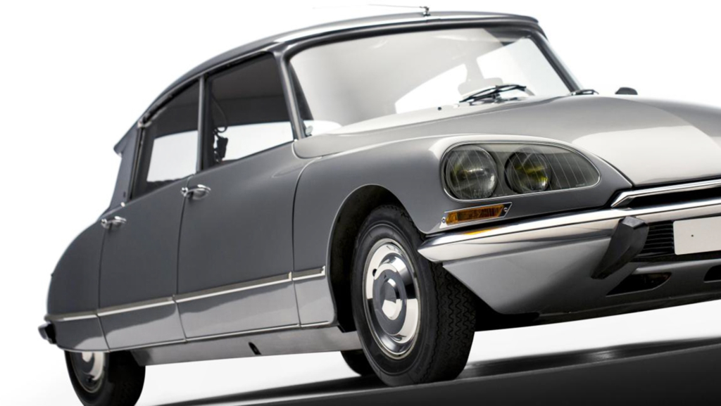 «El diseñador de DS anuncia la incursión de la marca en la tendencia retro con el objetivo de convertirse en el referente de lujo de la industria automotriz»