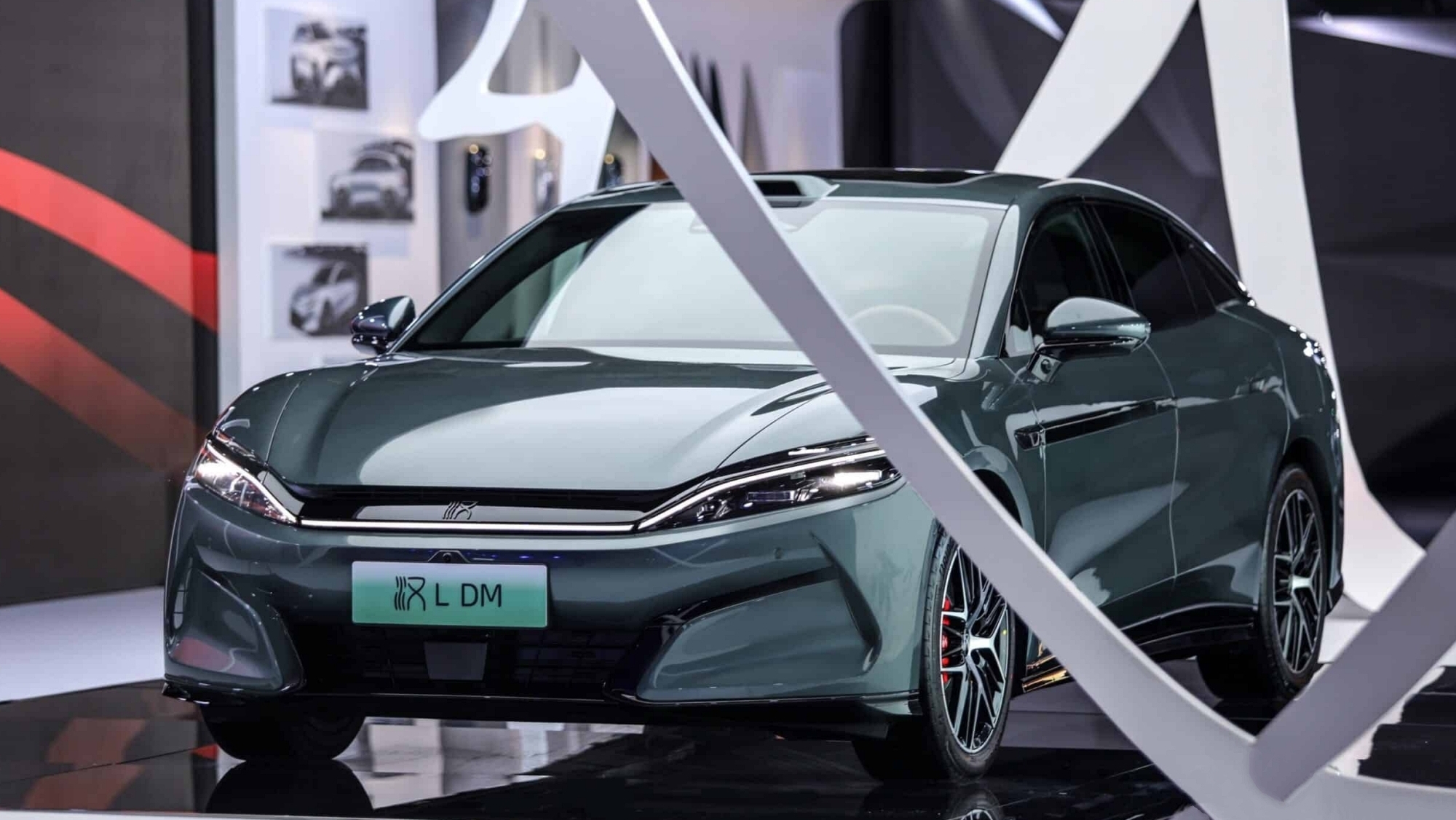 BYD impresiona a nivel global con el rendimiento sobresaliente del nuevo Han: carga completa en solo 24 minutos.