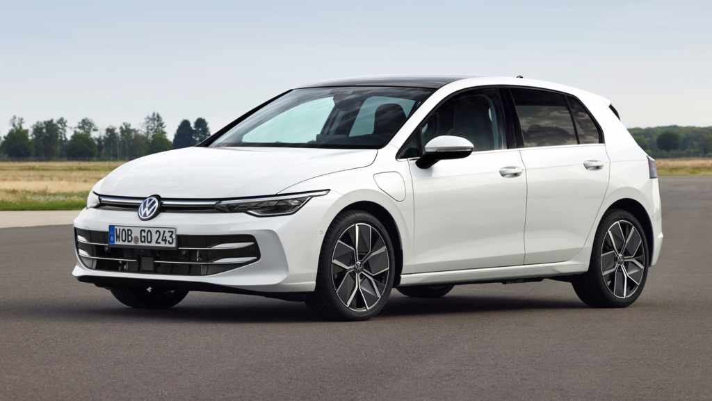 «Revelados detalles del innovador Volkswagen Golf eHybrid 2024: Descubre su precio, medidas, motorización, diseño interior y capacidad del maletero»
