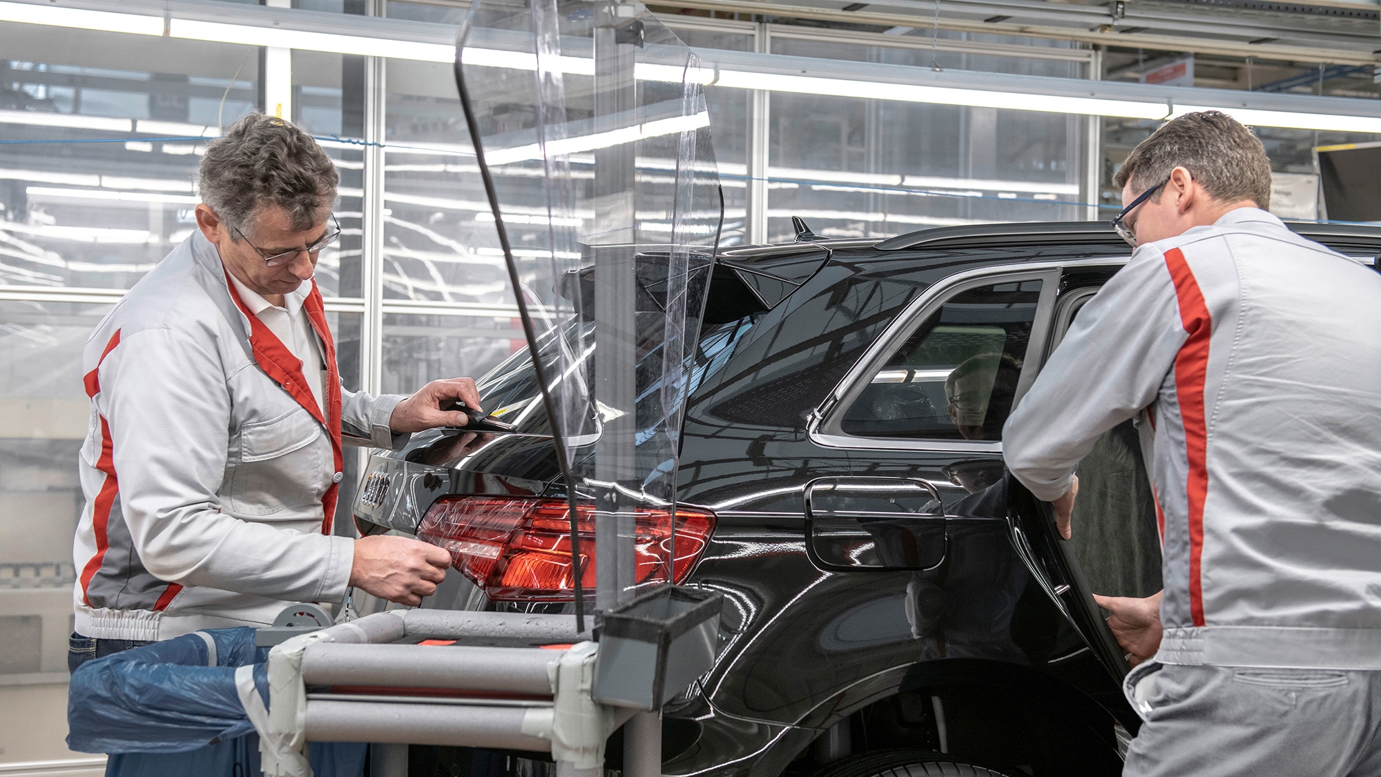 Industria europea alerta sobre riesgos inminentes de los aranceles impuestos por Donald Trump y solicita medidas inmediatas.