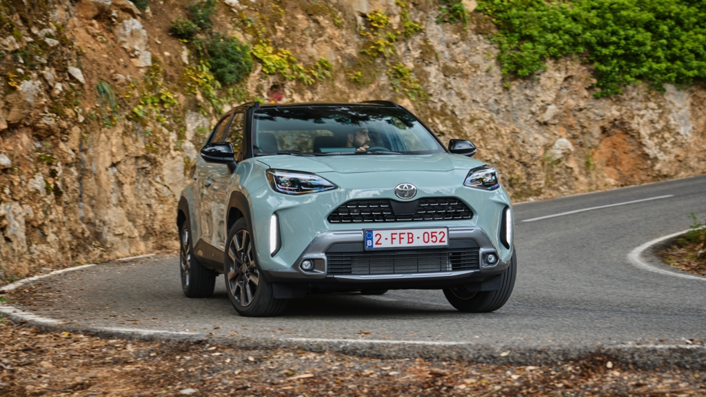 Toyota arrasa en ventas en 2024 y desafía el dominio de los vehículos eléctricos en el mercado.