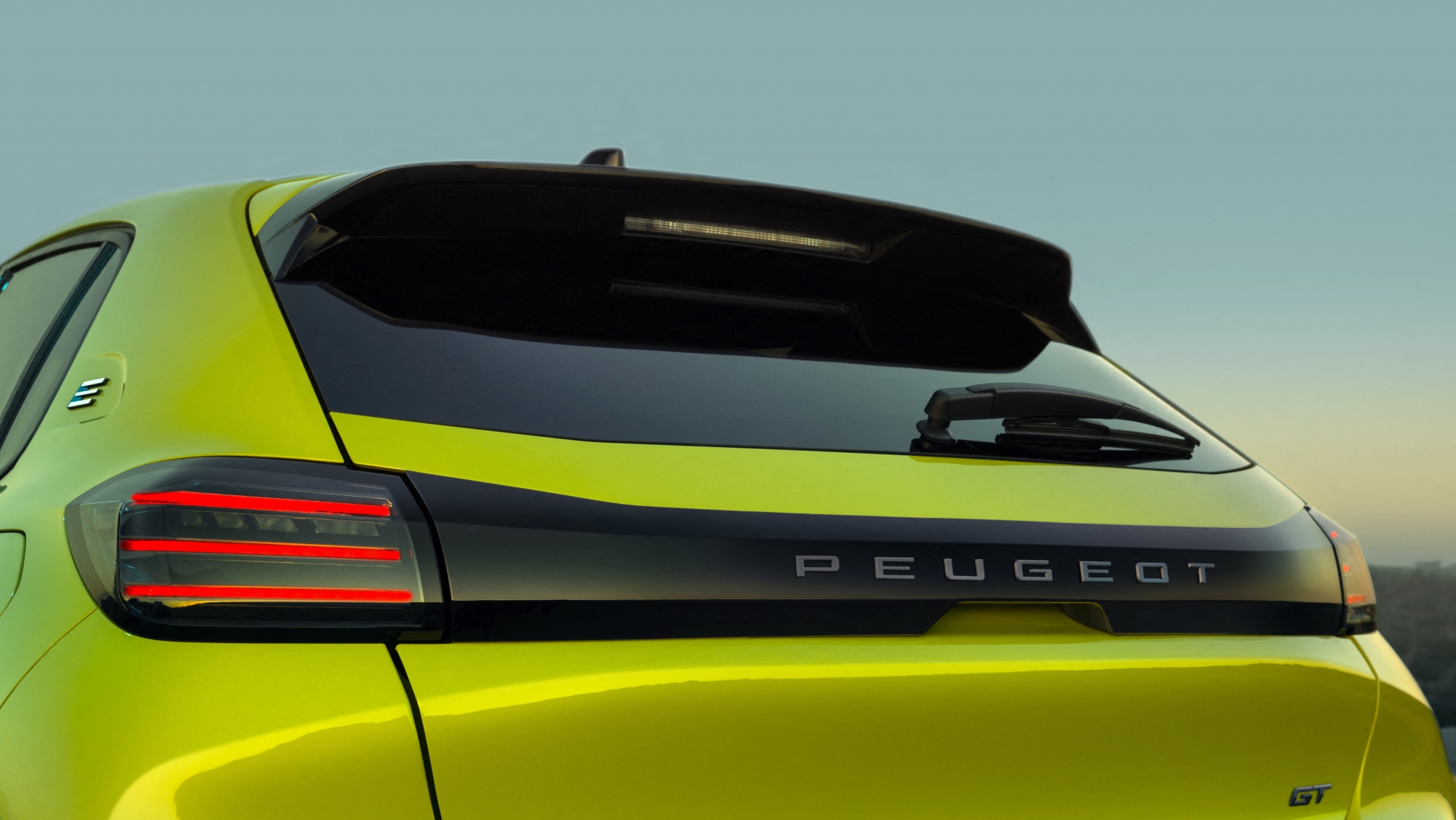 «Peugeot lidera con el vehículo eléctrico más asequible y sostenible del mercado global, imponiéndose en la preferencia de los consumidores ecoconscientes»