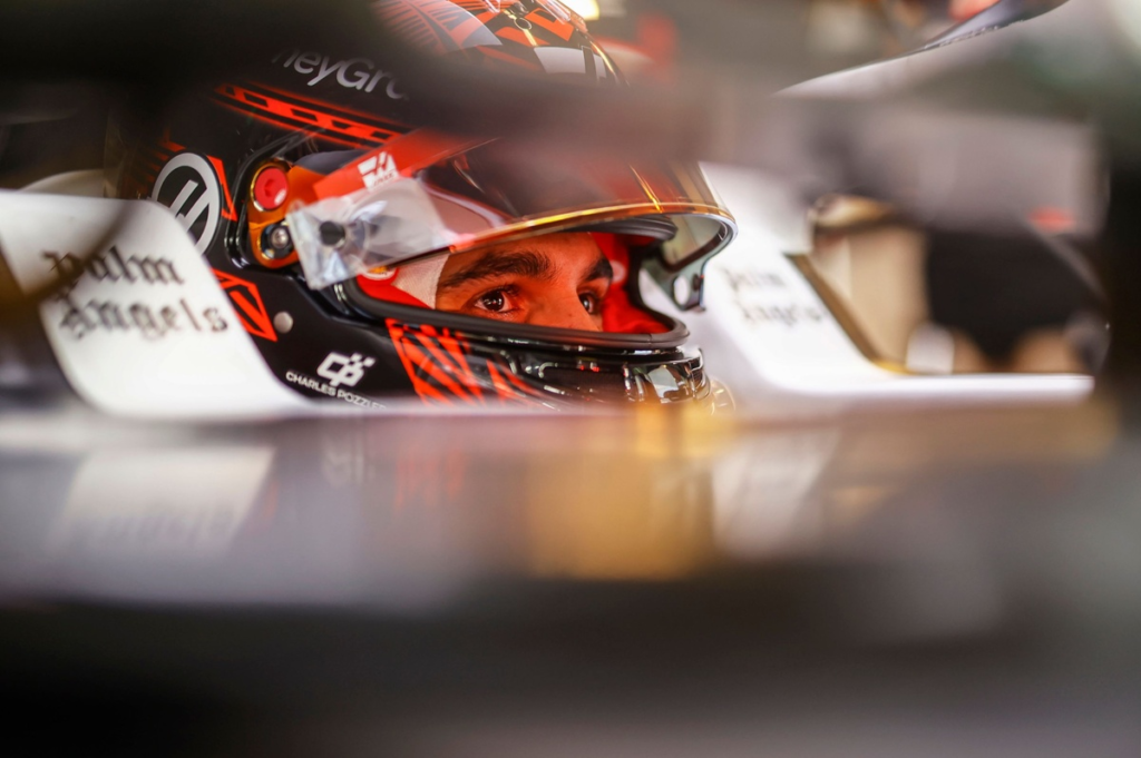 Ocon, presente en Maranello para descubrir el simulador de Ferrari #F1