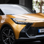 «El exitoso vehículo híbrido de Toyota se renueva con un acabado intermedio que eleva la excelencia en diseño y equipamiento»