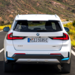 BMW se consolida como líder en la venta de coches eléctricos, superando a Mercedes y Audi: Claves de su éxito.