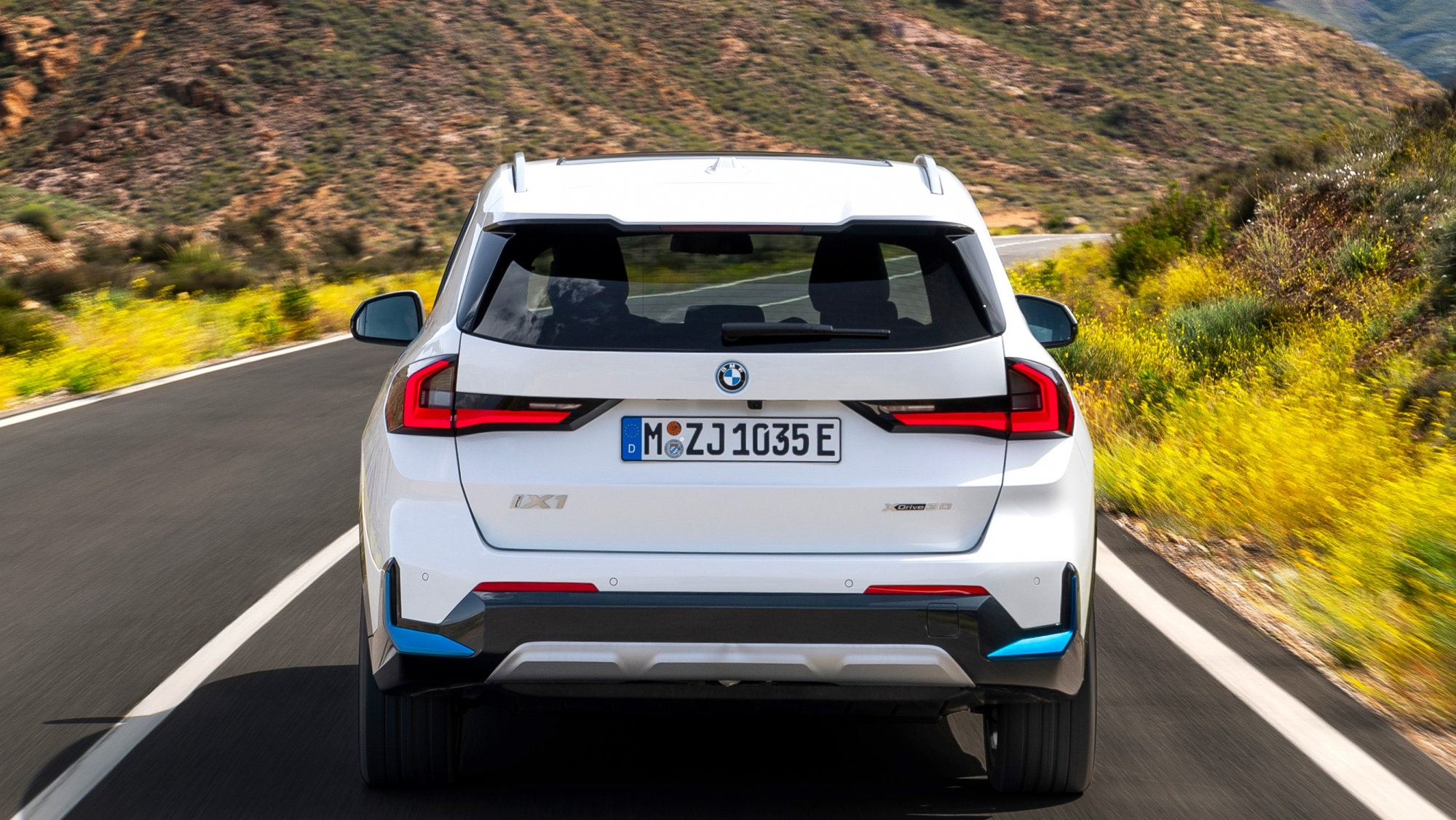 BMW se consolida como líder en la venta de coches eléctricos, superando a Mercedes y Audi: Claves de su éxito.