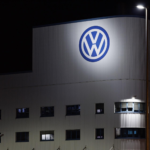El gigante automotriz europeo revela la cuantía de la sanción por violar las regulaciones de eficiencia de combustible de la Unión Europea.