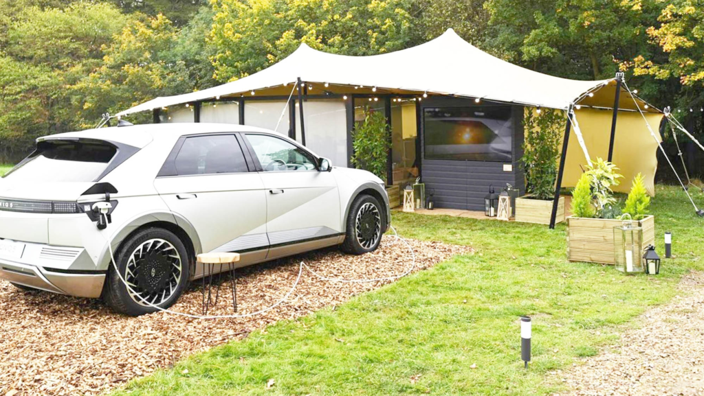 «Coches eléctricos: impulsores de la eficiencia energética al integrar energías renovables en la red eléctrica»