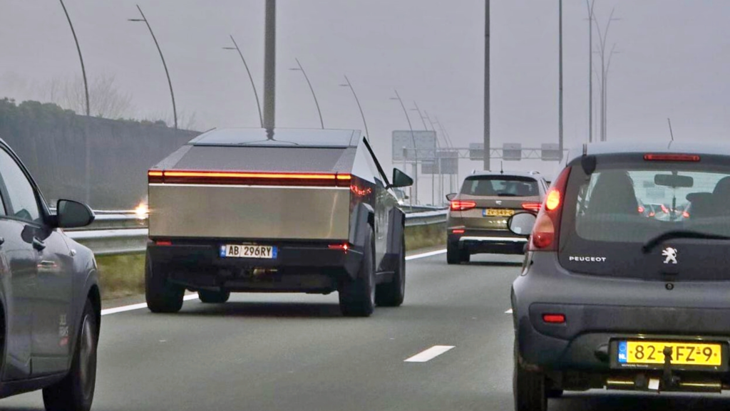 «Secretos revelados: La Cybertruck de Tesla se encuentra en las calles de Europa, a pesar de no estar oficialmente disponible en el mercado local»