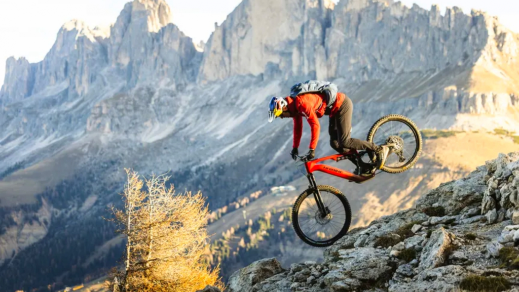 La prestigiosa marca alemana de bicicletas eléctricas revela dos innovadores y potentes modelos para descender a toda velocidad.