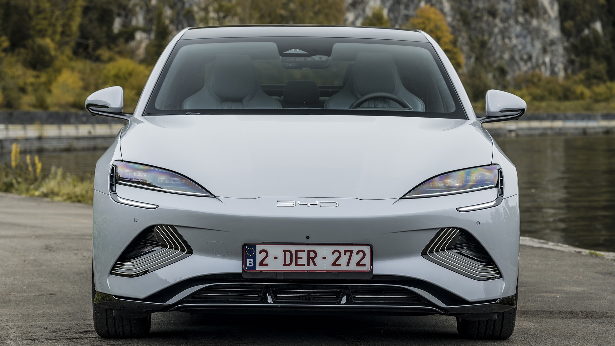 BYD implementa estrategias en respuesta a la ausencia de incentivos para vehículos eléctricos en España, manteniendo competitivos los precios de sus modelos más populares.