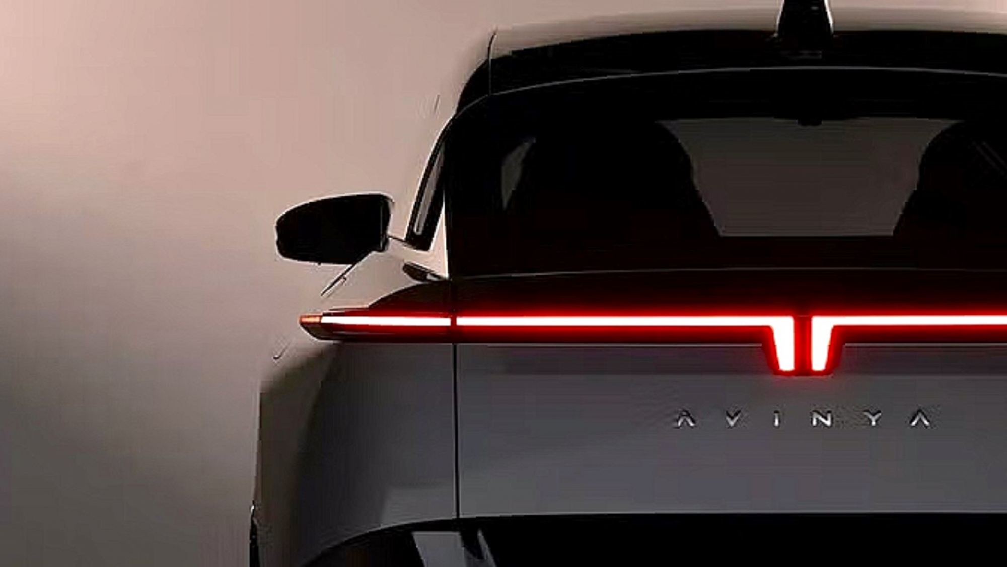 El empresario detrás de Jaguar y Land Rover lanza su exclusiva línea de vehículos eléctricos de alta gama con el debut del nuevo Range Rover personalizado