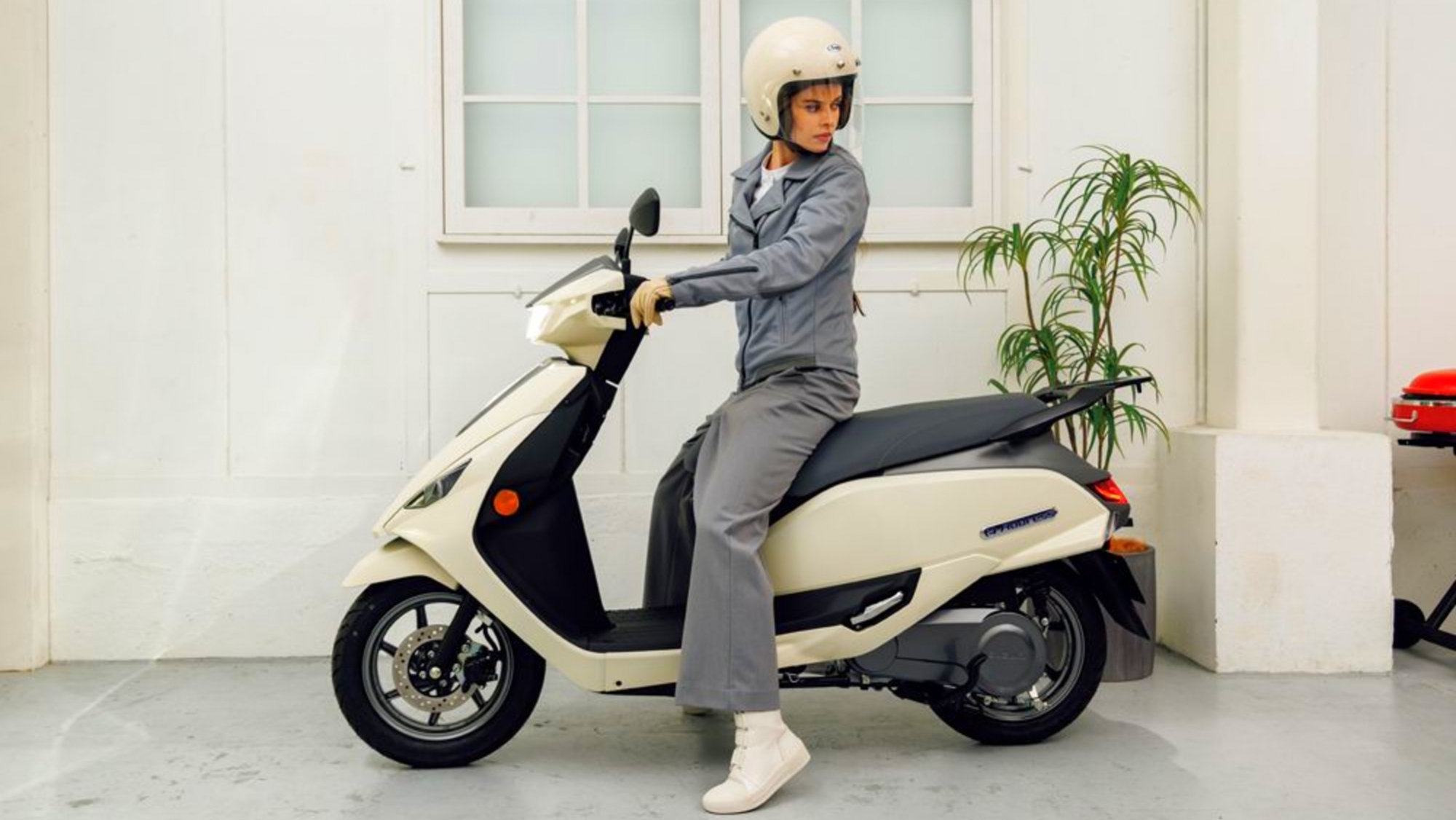 «Revolutionary Electric Scooter Marks Brand’s Landmark Entry into E-Mobility Sector»