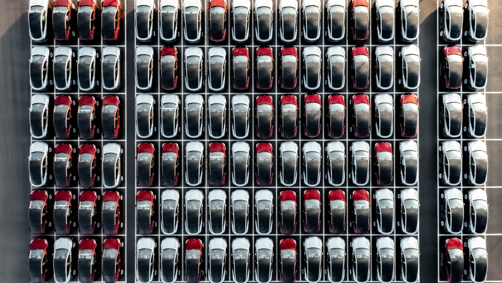 Tesla lidera una demanda contra la Unión Europea por aranceles a China, a pesar de ser la empresa menos gravada.