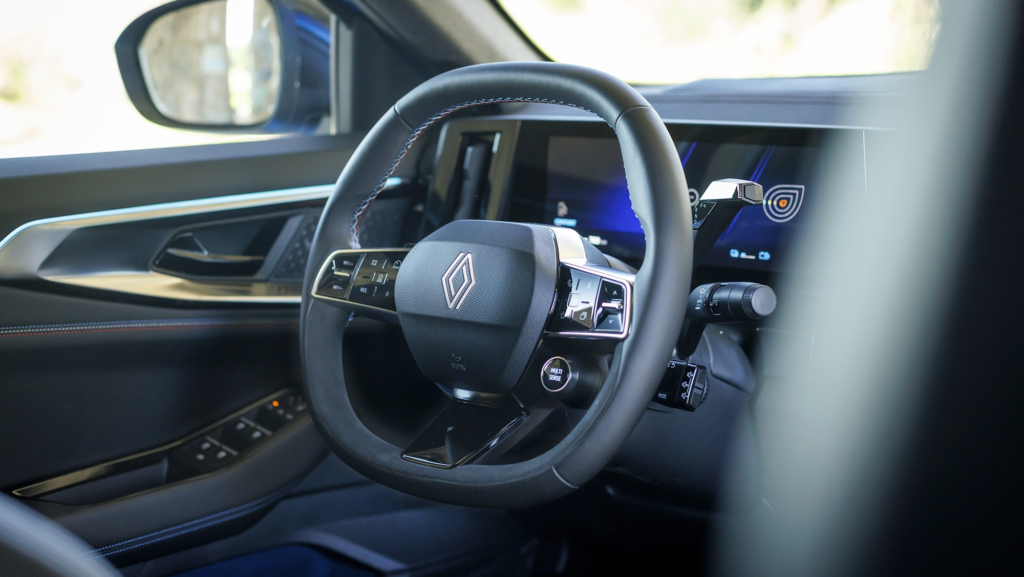 Renault se inspira en Toyota: Ampliará su oferta con vehículos híbridos convencionales.