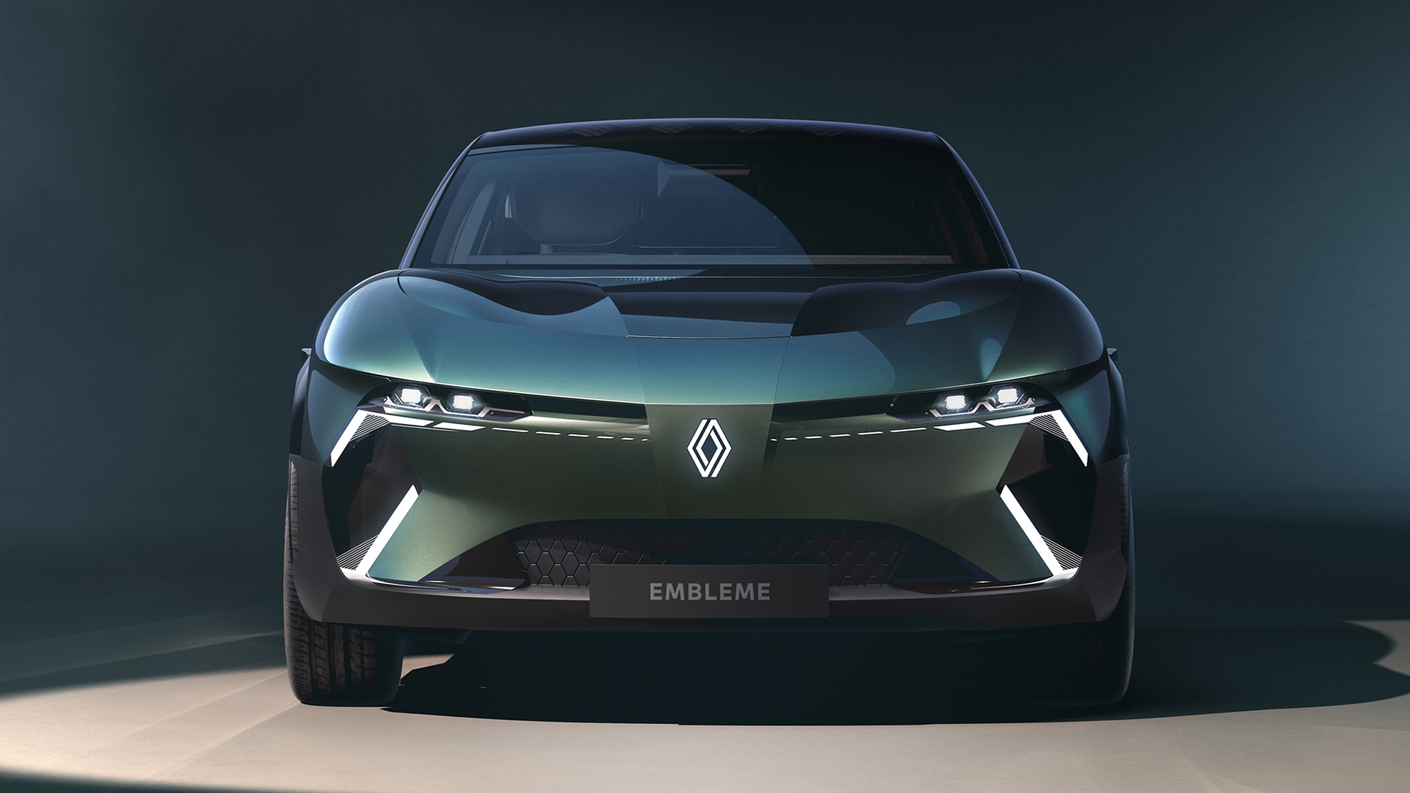 El Director Ejecutivo de Renault en el Reino Unido cuestiona la viabilidad de los estándares de emisiones, subrayando su alcance global.