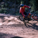 «Dos bicicletas eléctricas de montaña con el mismo nombre, pero mundos aparte en rendimiento y diseño»