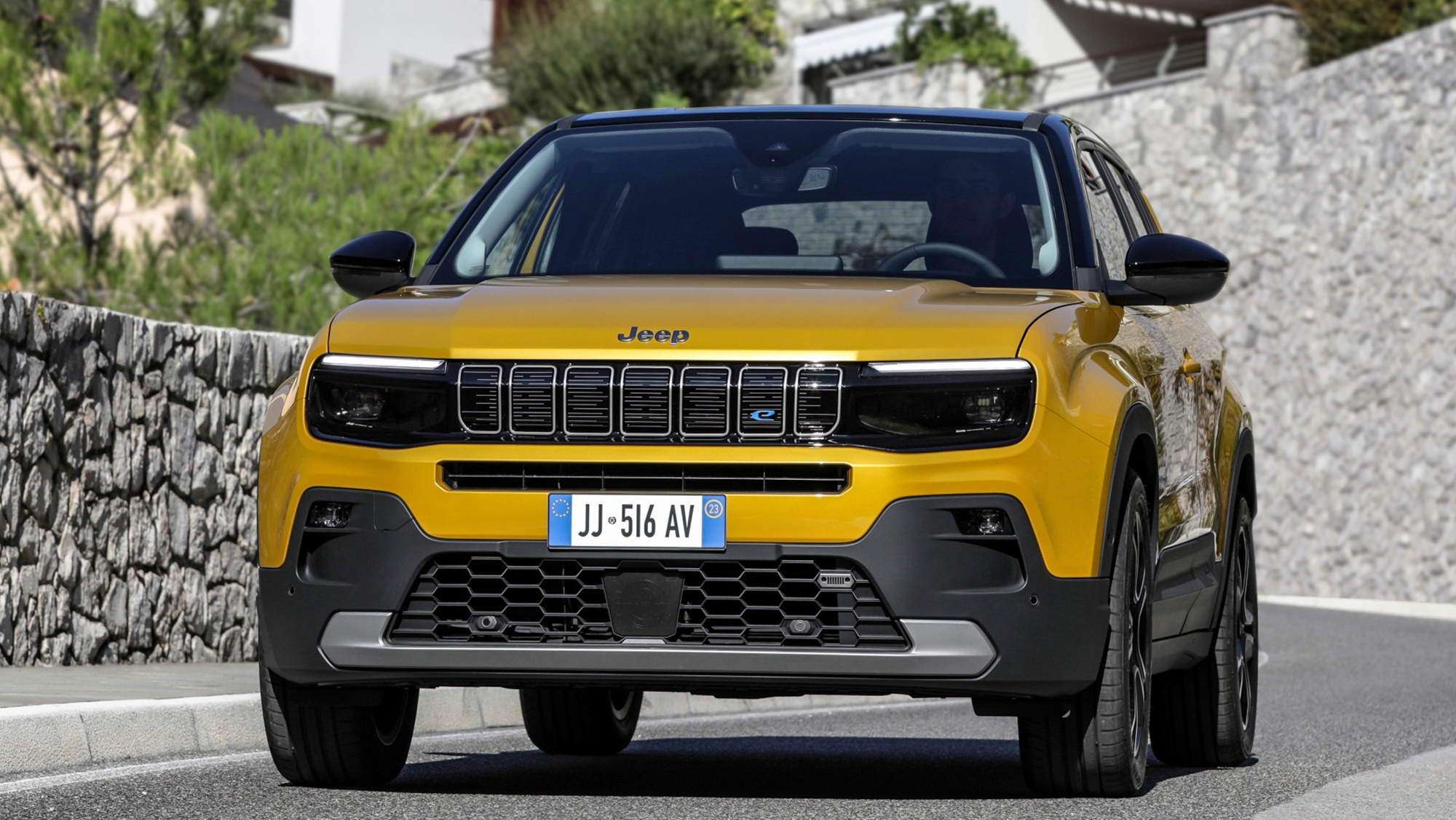 «Presentación del Jeep Avenger EV 2024: Detalles Exclusivos sobre Precio, Dimensiones, Potencia, Diseño Interior y Capacidad de Carga»