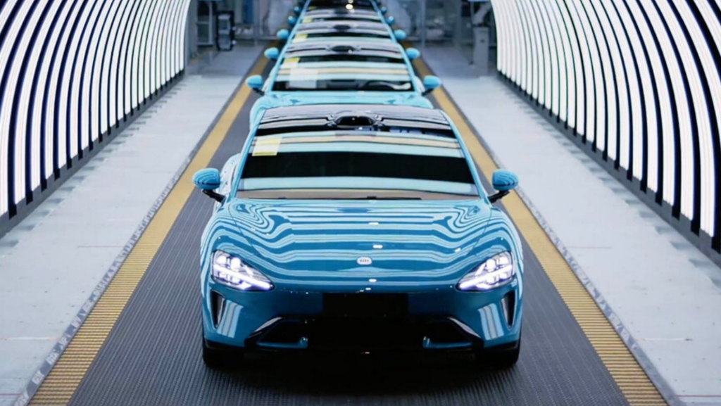 Xiaomi se posicionaría entre los principales fabricantes de coches eléctricos a pesar de sus inicios en smartphones y patinetes, demostrando el potencial del mercado chino