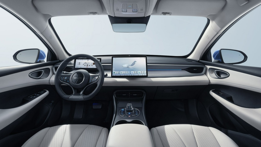 BYD lanza al mercado una berlina PHEV con etiqueta CERO a precio inferior al del Dacia Spring.